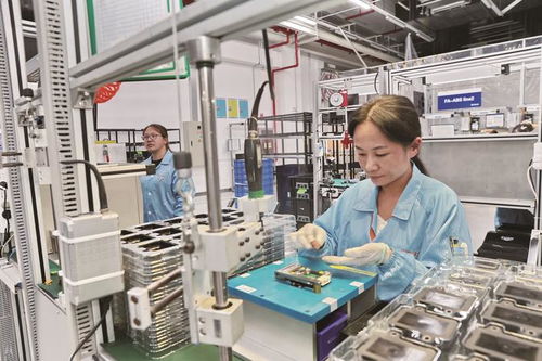 生產(chǎn)忙碌中的教育科技技術(shù)開發(fā)